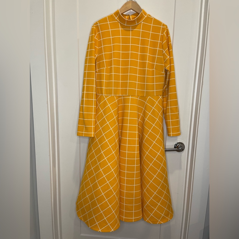 Perfect autumn gold knee length dress. XL woman’s long sleeve dress.